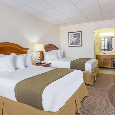 Days Inn By Wyndham Bedford Exterior photo