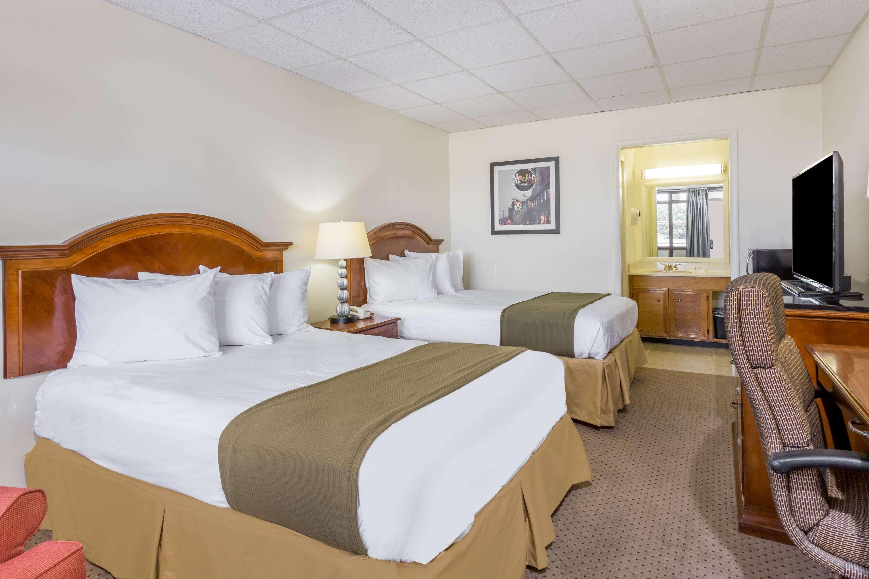 Days Inn By Wyndham Bedford Exterior photo