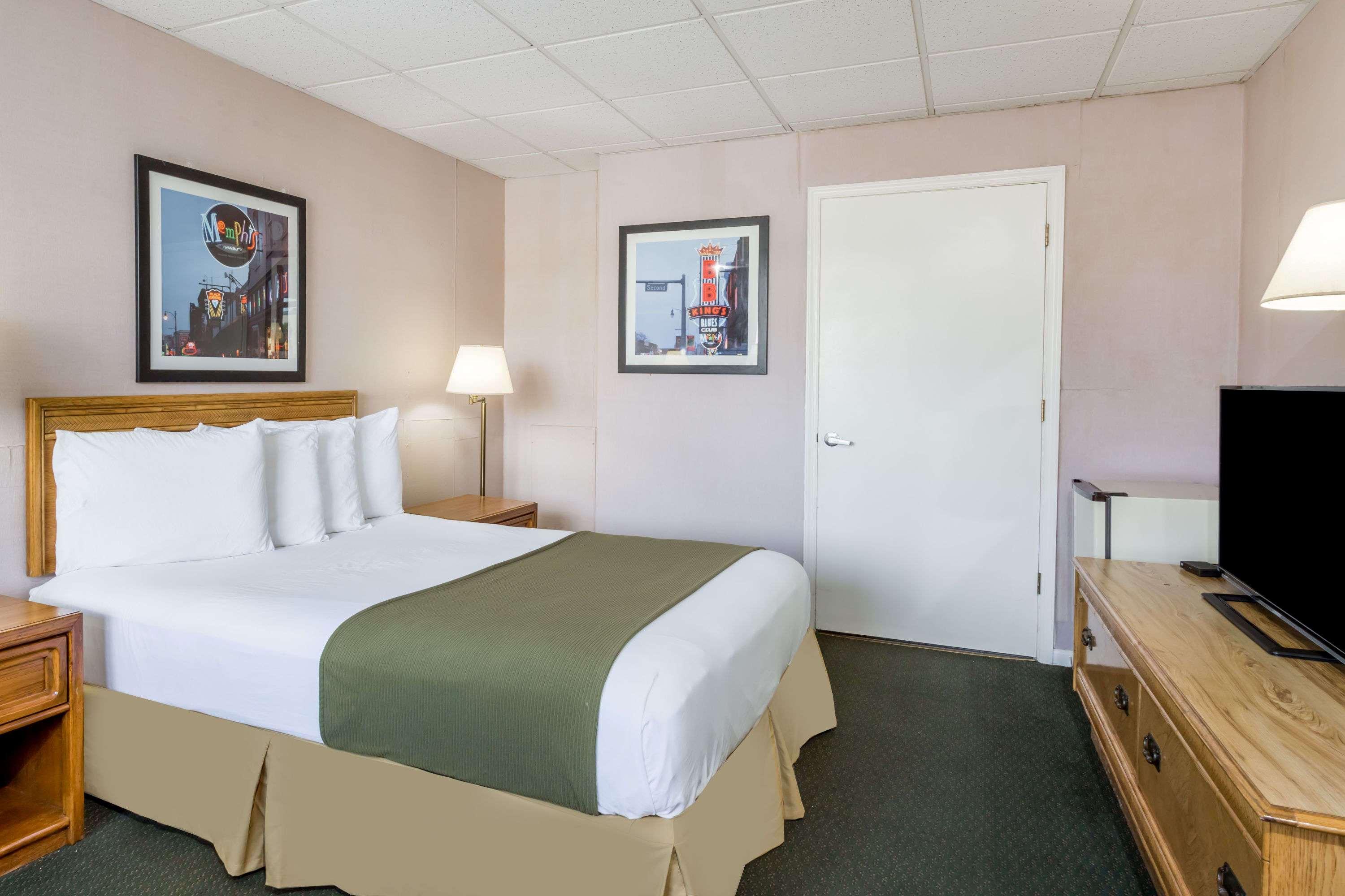 Days Inn By Wyndham Bedford Exterior photo