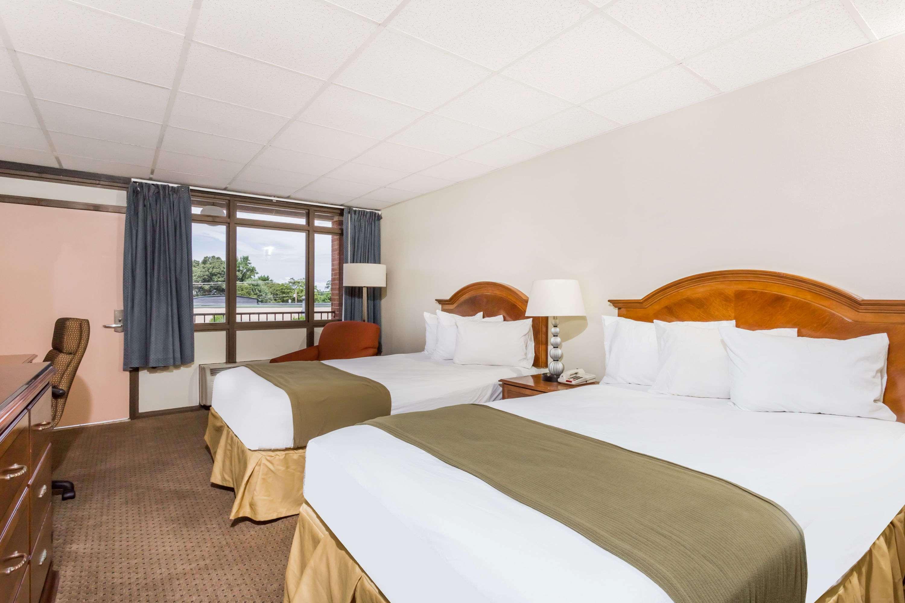 Days Inn By Wyndham Bedford Exterior photo