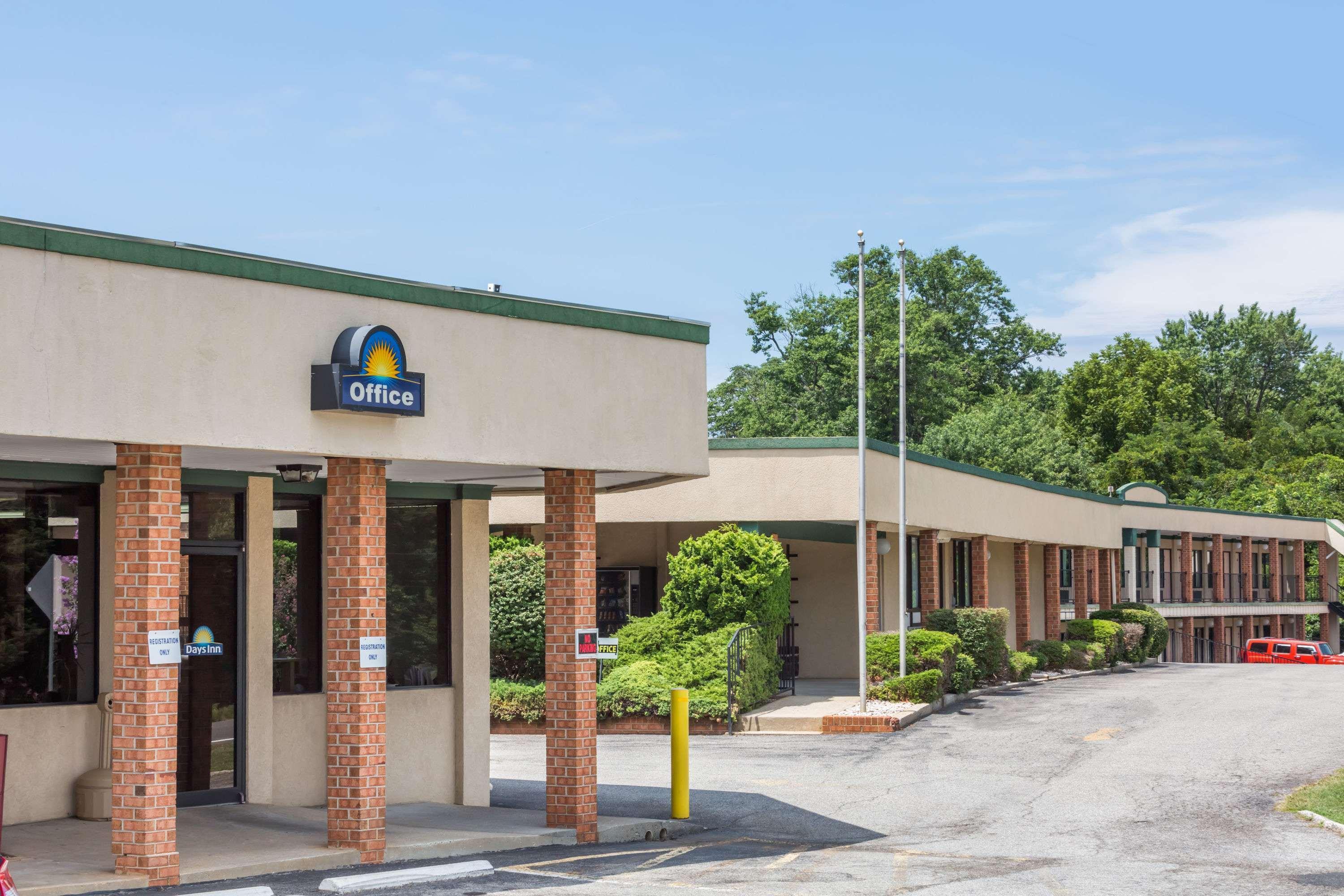 Days Inn By Wyndham Bedford Exterior photo